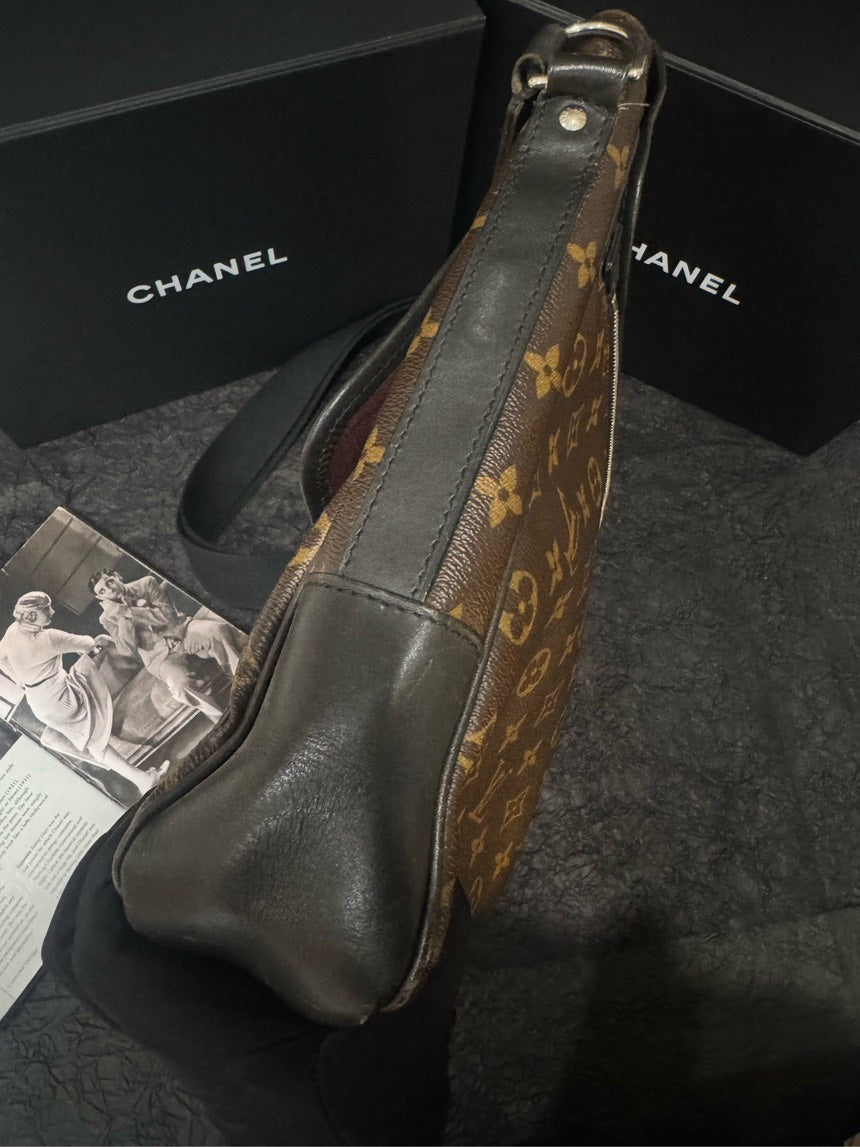 LOUIS VUITTON Classic   Monogram Brown Crossbody Messenger Bag