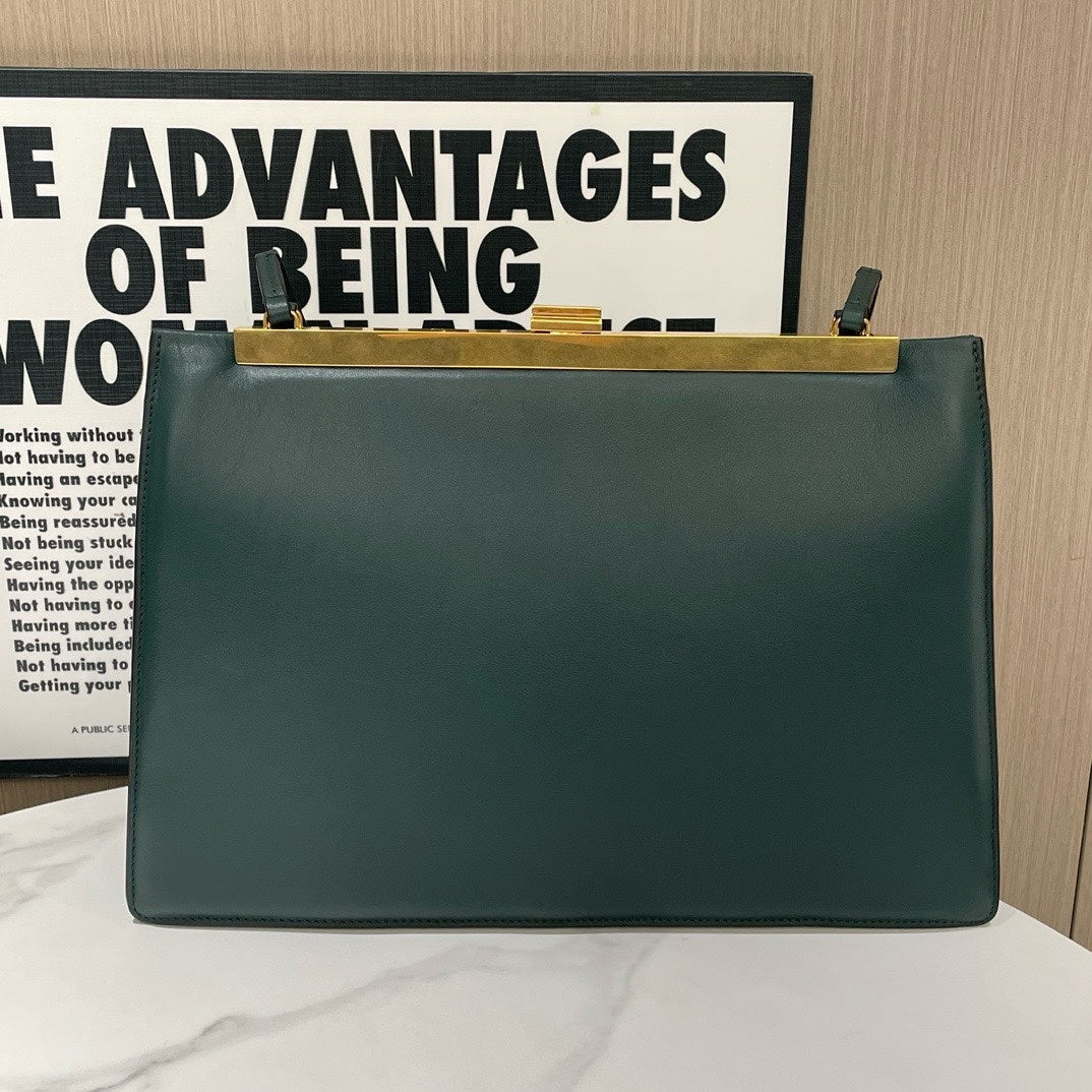 ?? Luxury CELINE Soft Clasp Medium (2020) #13203