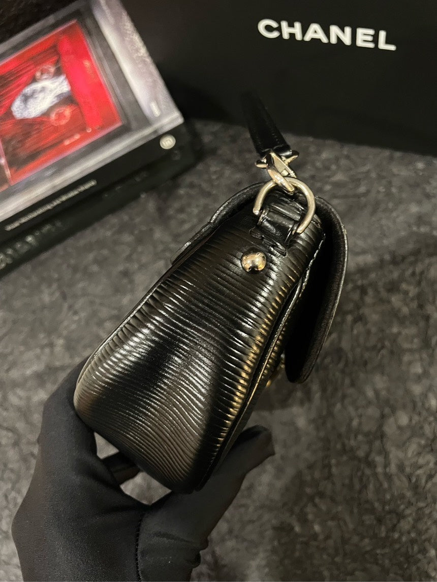 Louis Vuitton Black Silver Water Ripple Underarm Bag - Convertible Crossbody/Shoulder Style