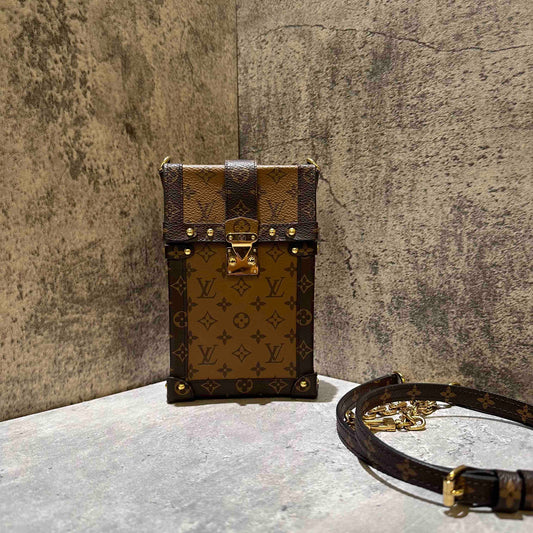 ??Louis Vuitton trunk vertical phone bag (microchip)