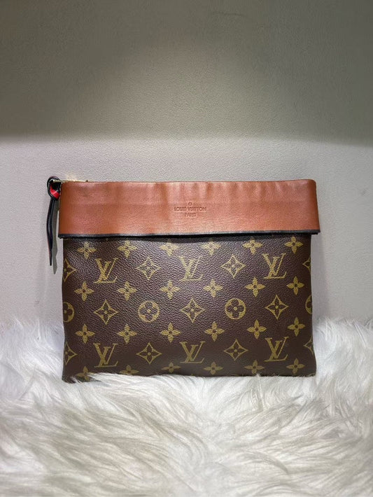 Louis Vuitton Monogram Clutch Bag in Brown