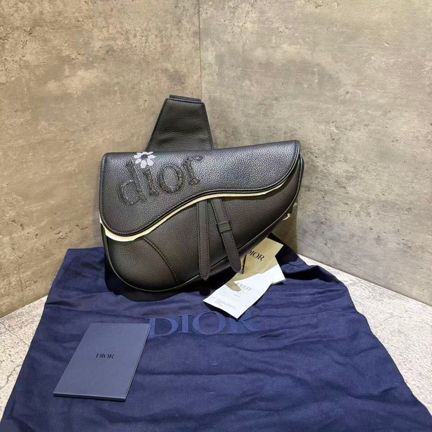 ?????Un  Dior full leather saddle bag