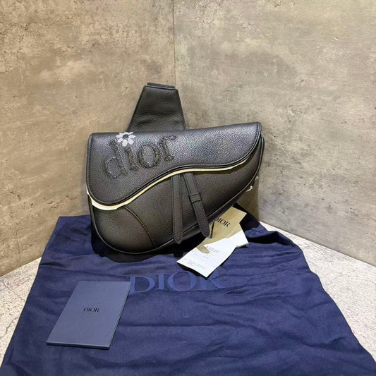 ?????Un  Dior full leather saddle bag