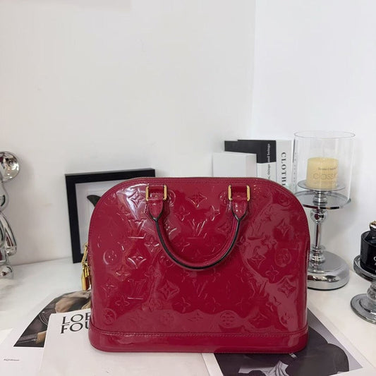 Prwloved Louis Vuitton alma tote bag