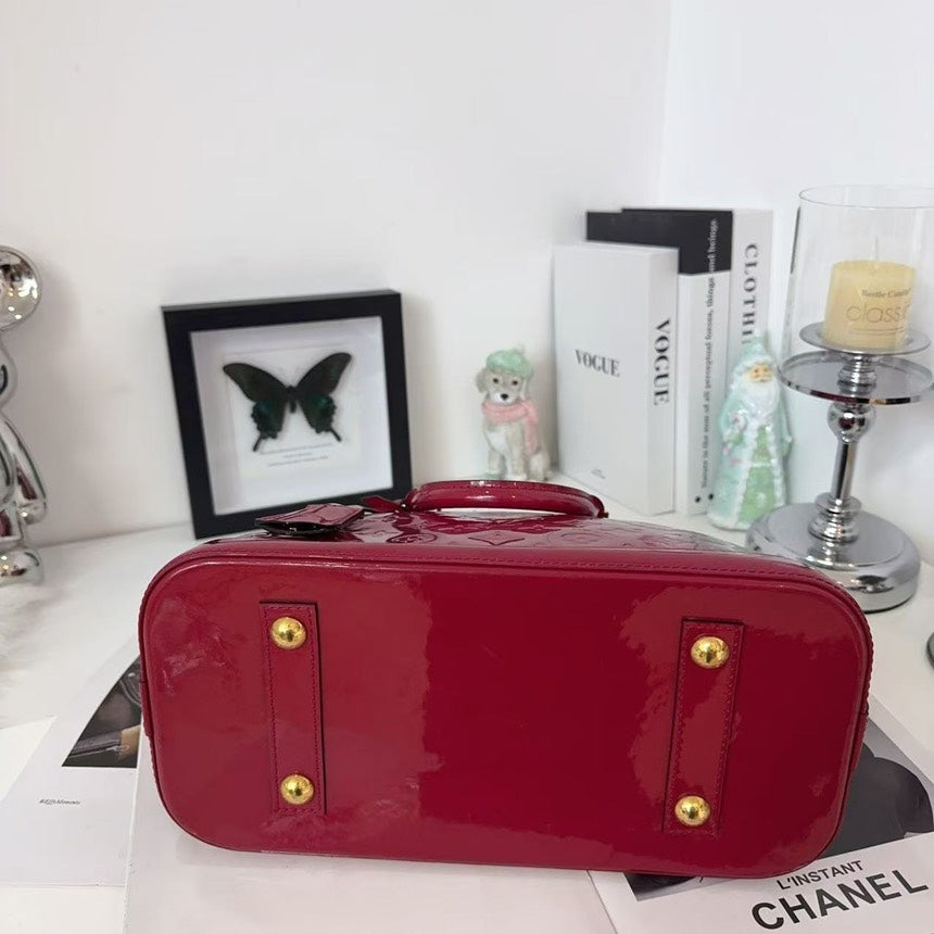 Prwloved Louis Vuitton alma tote bag