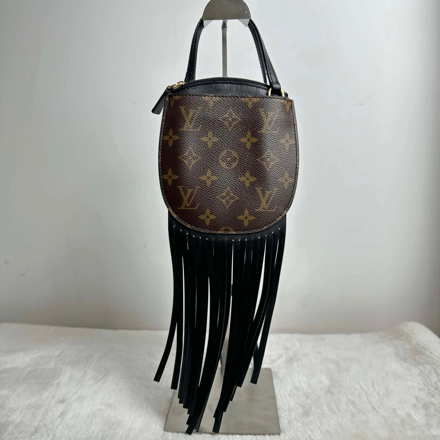 TT!  BJ11021L04065 Louis Vuitton Chip Model Runway Monogram & Leather Fringe Shoulder Bag