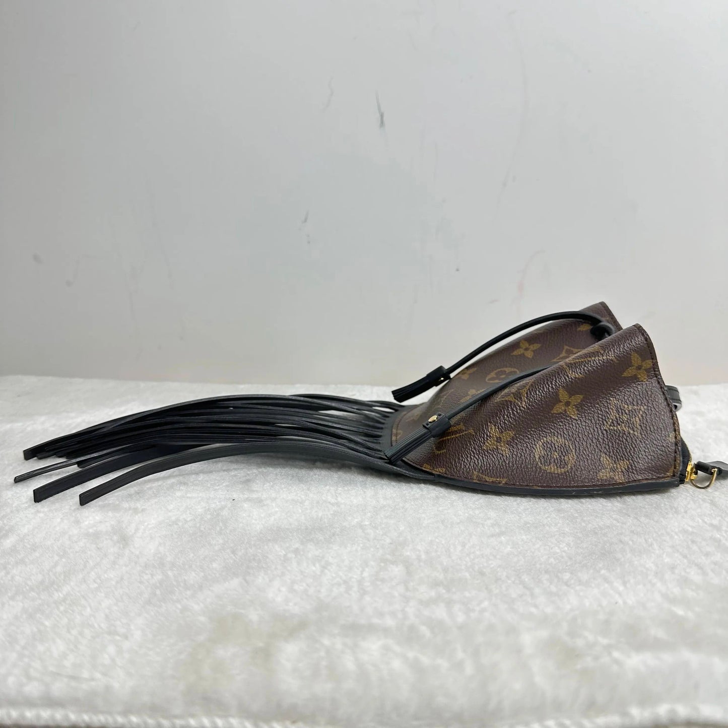TT!  BJ11021L04065 Louis Vuitton Chip Model Runway Monogram & Leather Fringe Shoulder Bag
