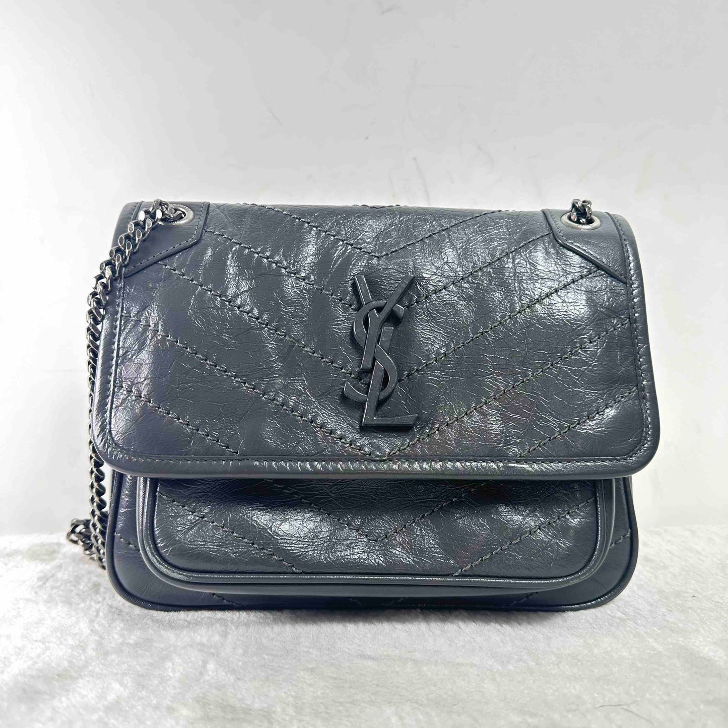 TT!   Yves Saint Laurent Calfskin BJ1102105010 Saint Laurent Niki Dark Grey Cowskin Shoulder