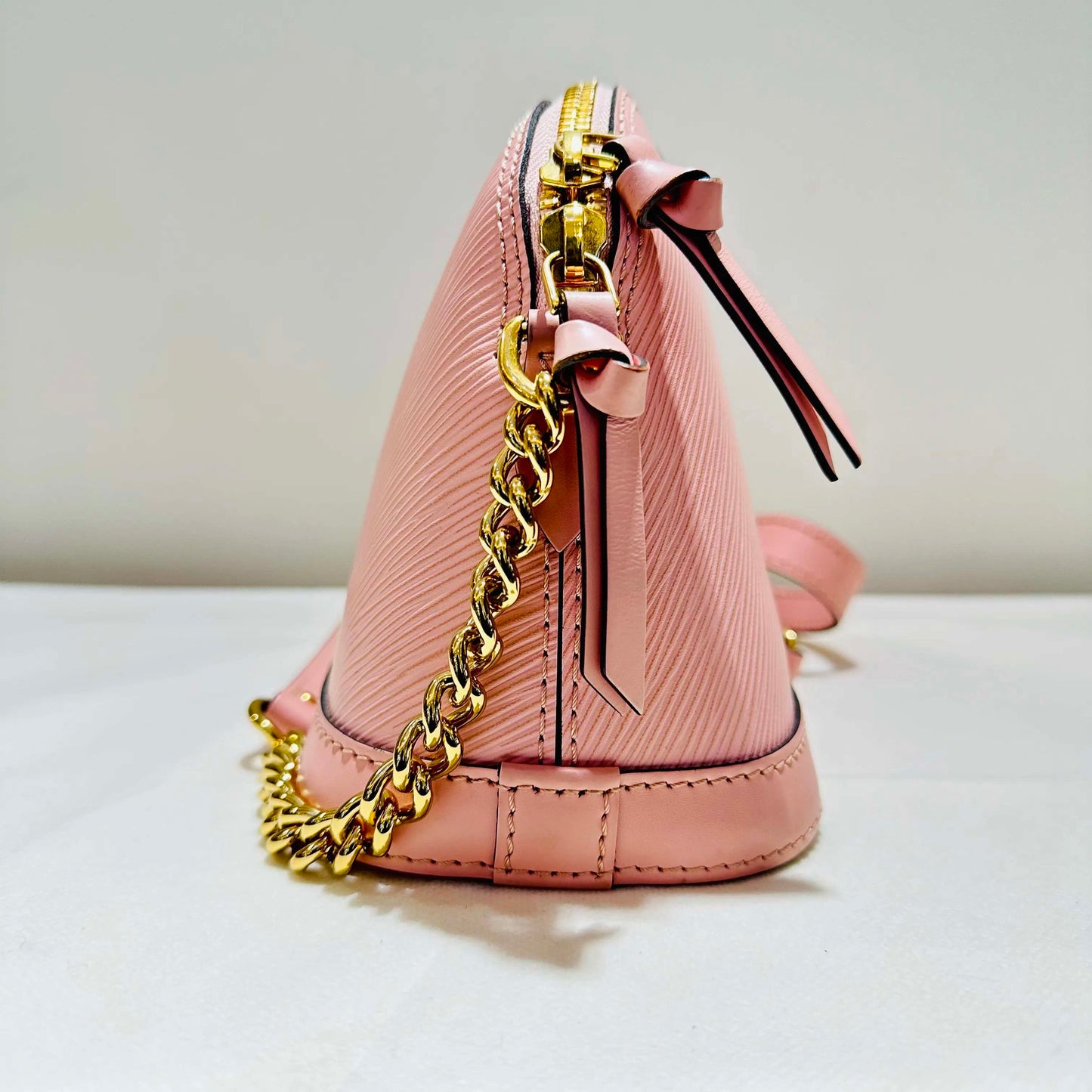 TT!  Louis Vuitton BJ1101604055 Alma Pink EPI Crossbody Bag