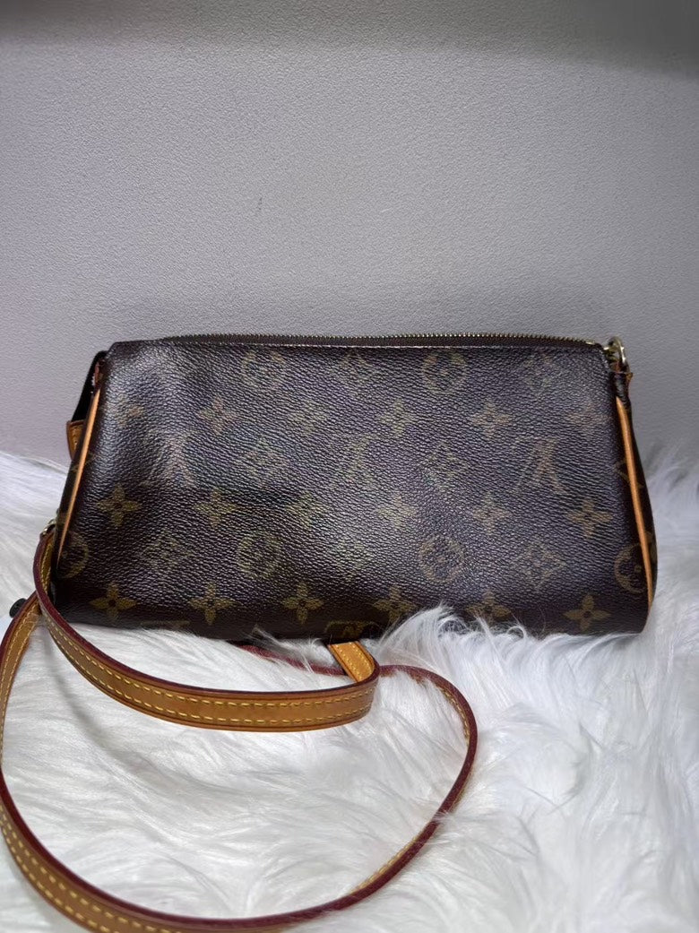 Louis Vuitton Monogram Pouchette Brown Shoulder Bag