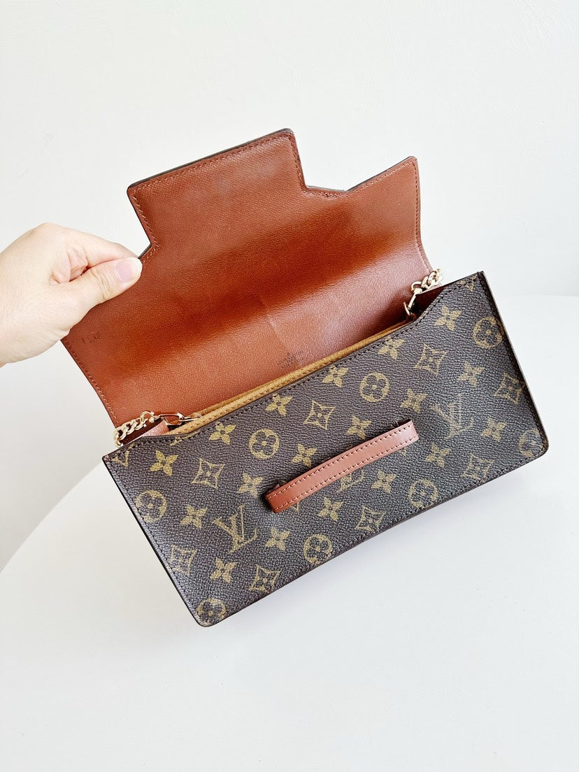 Louis Vuitton Clutch (Chain Not From Luxury Brands)
