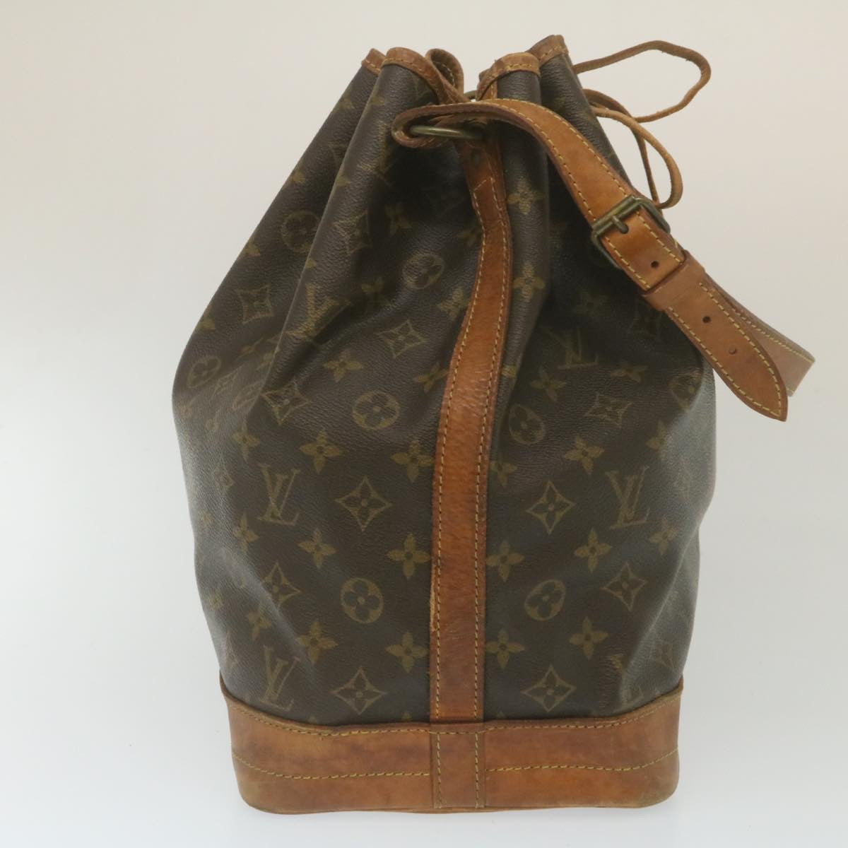 LOUIS VUITTON Monogram Noe Shoulder Bag LV Auth th2448